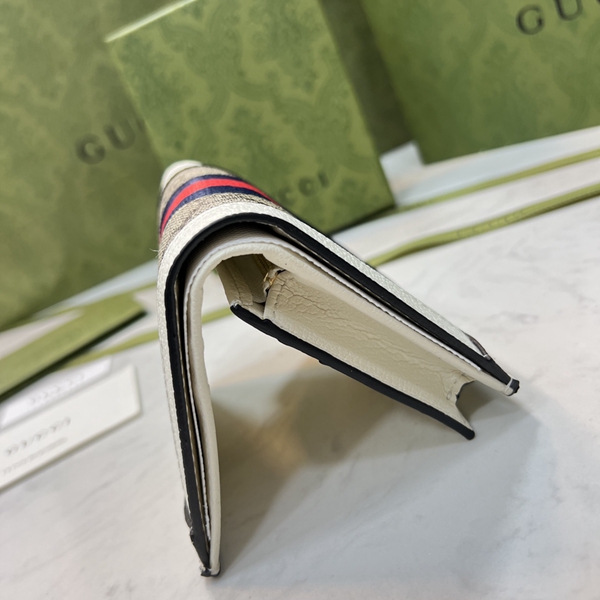 グッチ財布コピー背面デザイン